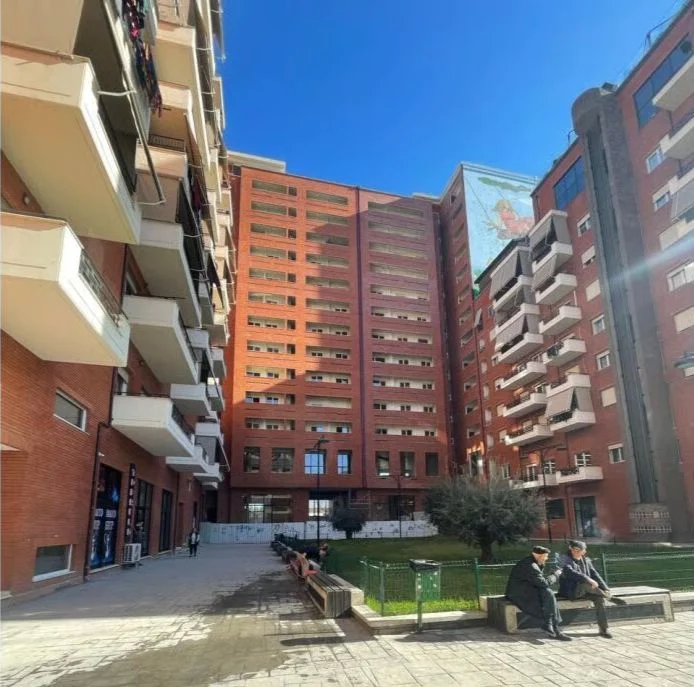 Tirane, shitet apartament duplex 1+1 Kati 1, 45 m² 79.200 € (Rruga e Kavajes)