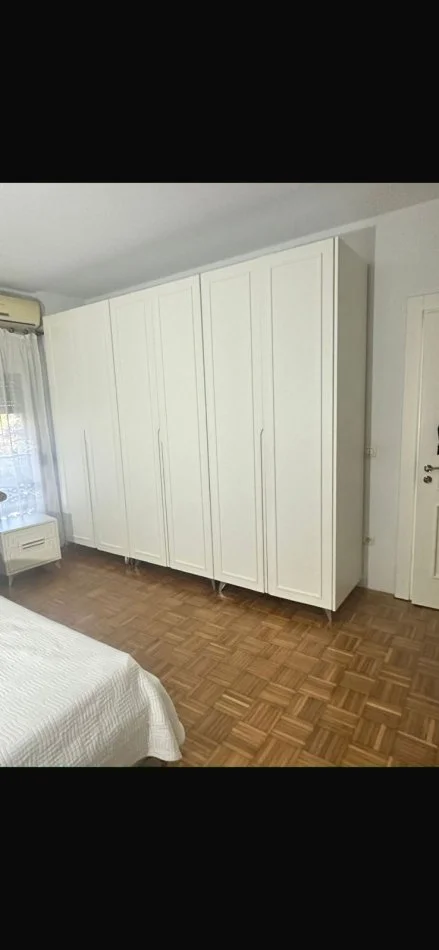Tirane, jepet me qera apartament 2+1+Ballkon Kati 2, 100 m² 700 € (Naim Frasheri)
