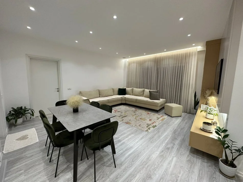 Tirane, jepet me qera apartament 2+1 Kati 3, 100 m² 850 € (Rruga e Dibres, prane Hotel Elises)
