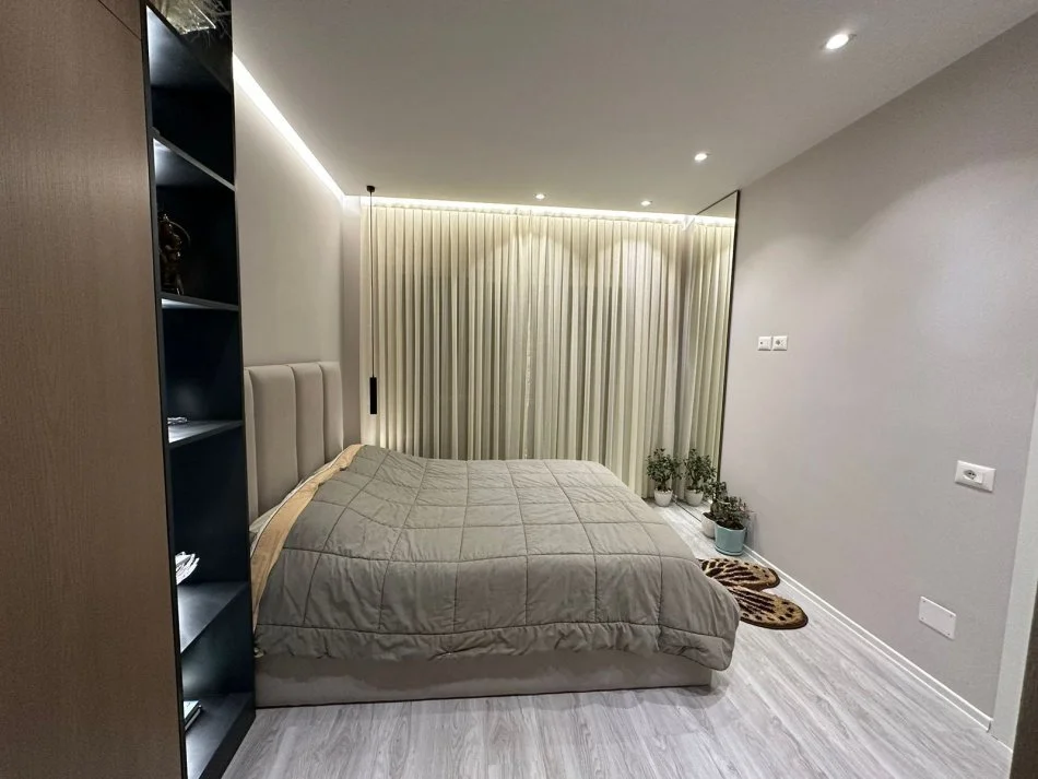 Tirane, jepet me qera apartament 2+1 Kati 3, 100 m² 850 € (Rruga e Dibres, prane Hotel Elises)