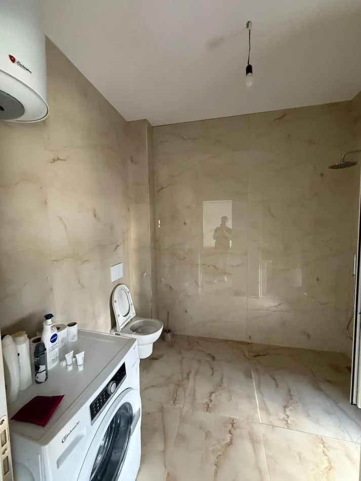 Tirane, jepet me qera apartament 1+1 Kati 3, 58 m² 600 € (Rruga Hoxha Tasim)