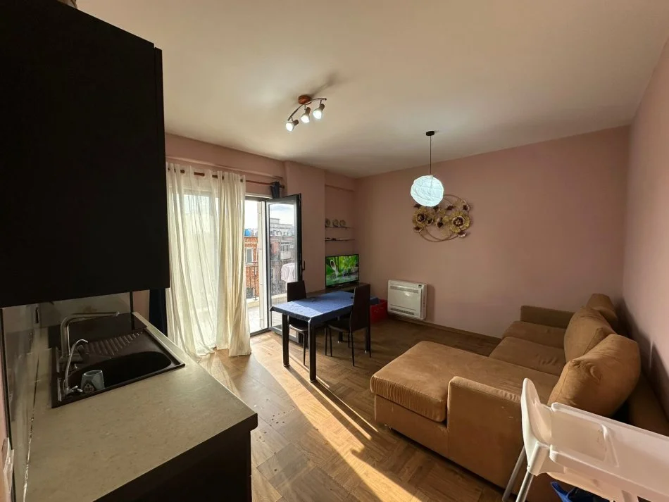 Tirane, jepet me qera apartament 1+1+Ballkon Kati 4, 65 m² 600 € (rruga dervish hatixhe)