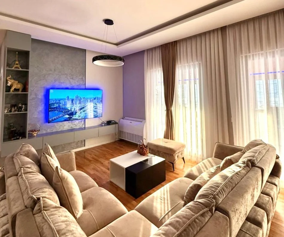 SHITET: PENTHOUSE UNIK 🔥(250 m2) *(📍 Fresk- Qesarake)  ME SUPER PAMJE NGA TIRANA || 300.000 Euro || I mobiluar me super Cilësi 🏡