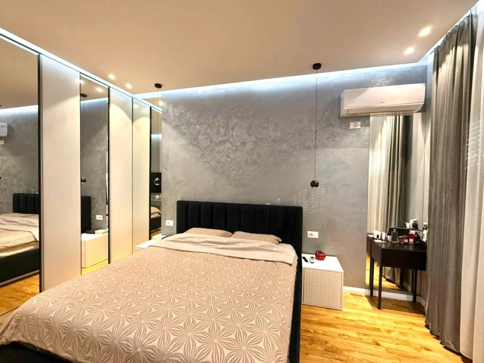 SHITET: PENTHOUSE UNIK 🔥(250 m2) *(📍 Fresk- Qesarake)  ME SUPER PAMJE NGA TIRANA || 300.000 Euro || I mobiluar me super Cilësi 🏡