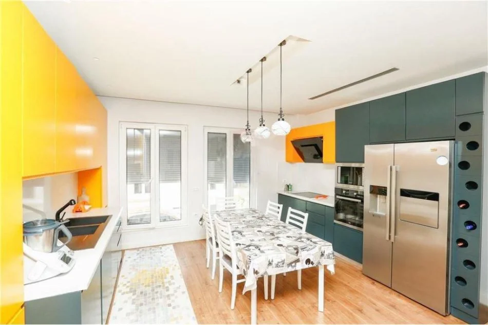 Tirane, jepet me qera Vile 3 Katshe Kati 0, 358 m² 2.400 € (TEG)