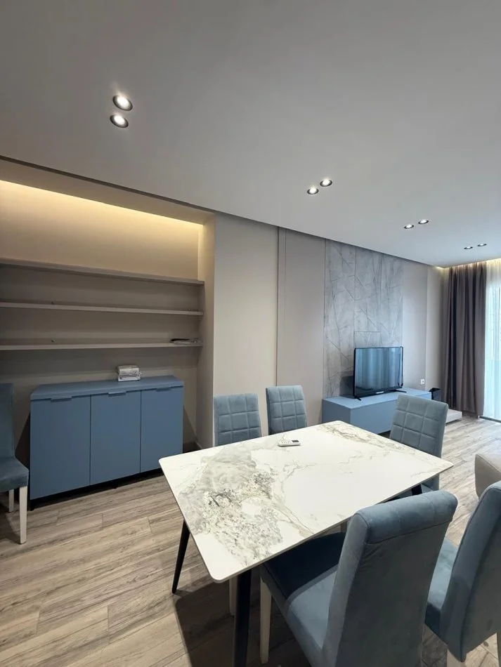 Durres, jepet me qera apartament 2+1 Kati 9, 1.000 € (Poliklinika)