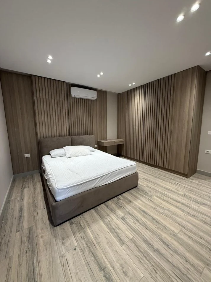 Durres, jepet me qera apartament 2+1 Kati 9, 1.000 € (Poliklinika)