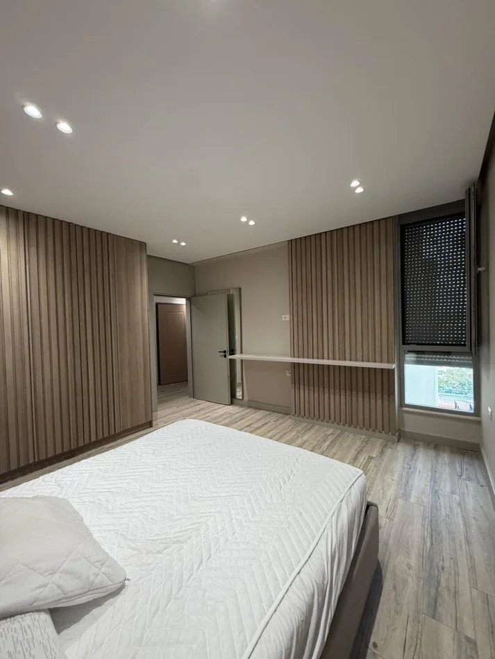 Durres, jepet me qera apartament 2+1 Kati 9, 1.000 € (Poliklinika)