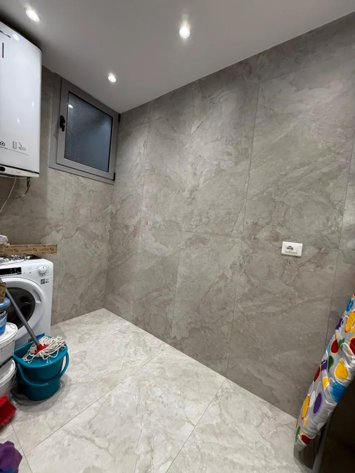 Durres, jepet me qera apartament 2+1 Kati 9, 1.000 € (Poliklinika)