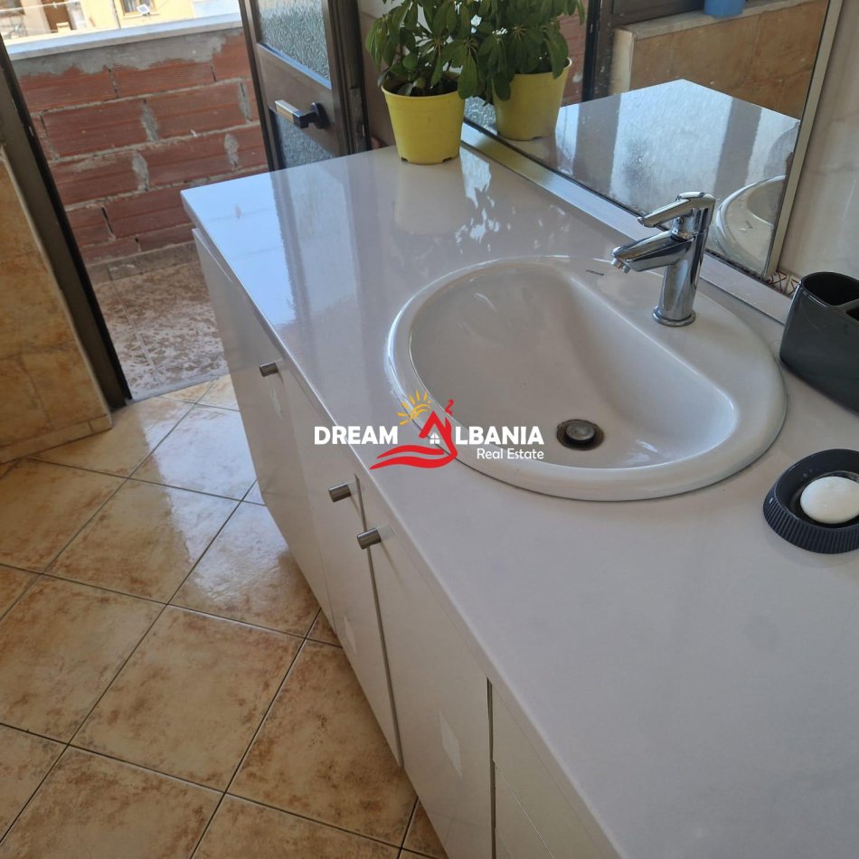 Tirane, jepet me qera apartament 2+1 , 150 m² 500 € (Rruga Siri Kodra)