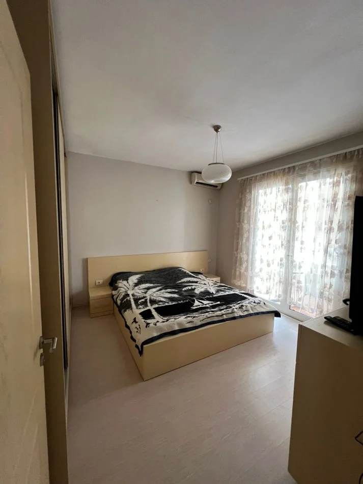 Tirane, jepet me qera apartament 2+1 Kati 3, 500 € (Tek Medreseja)