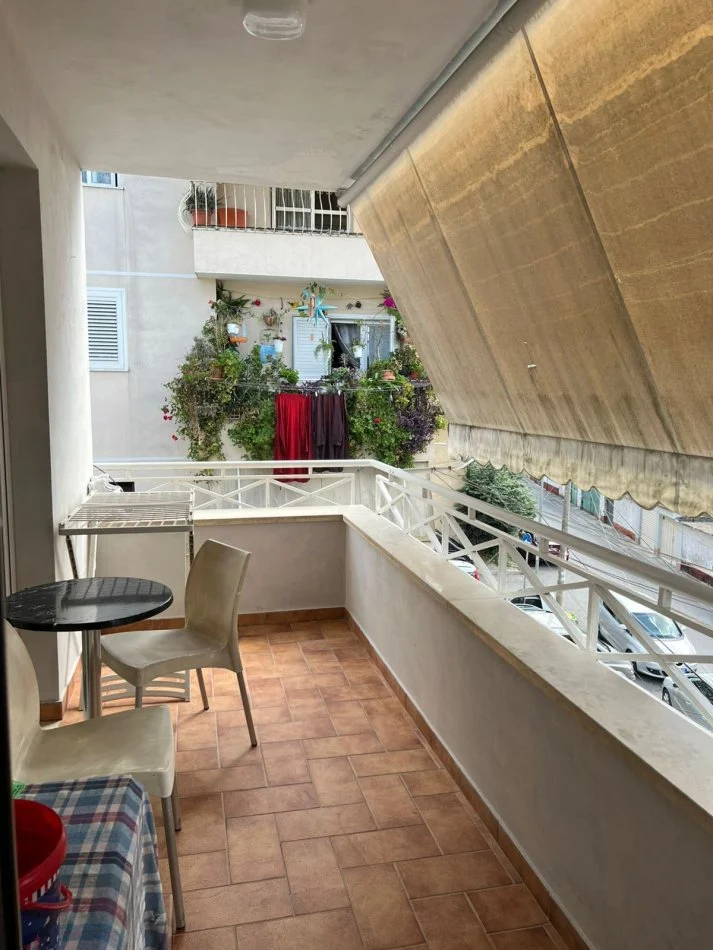 Tirane, jepet me qera apartament 2+1 Kati 3, 500 € (Tek Medreseja)