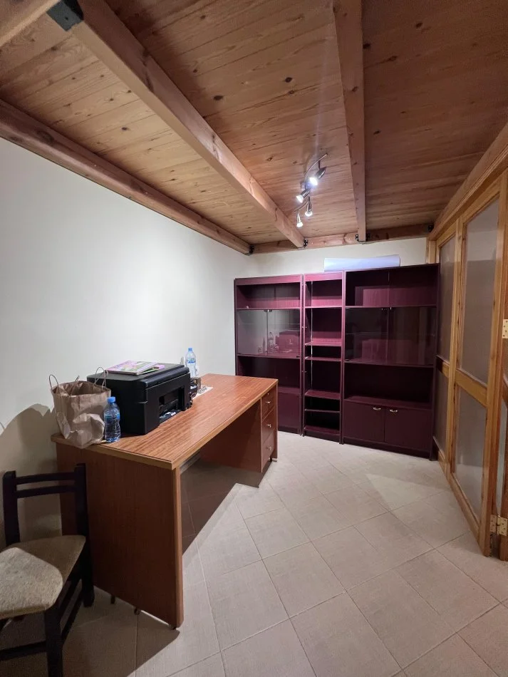 Tirane, jepet me qera apartament 2+1 Kati 2, 700 € (Mbikalimi i Komunes)