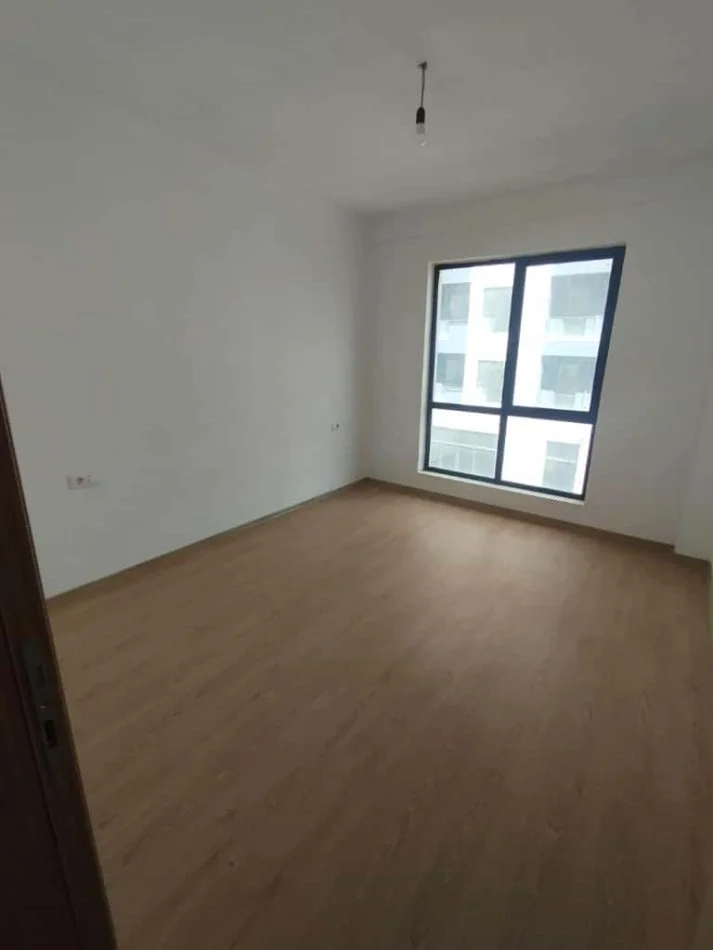 Tirane, jepet me qera apartament 3+1+Ballkon Kati 3, 135 m² 450 € (RRUGA 5 MAJ)