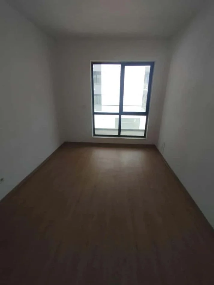 Tirane, jepet me qera apartament 3+1+Ballkon Kati 3, 135 m² 450 € (RRUGA 5 MAJ)
