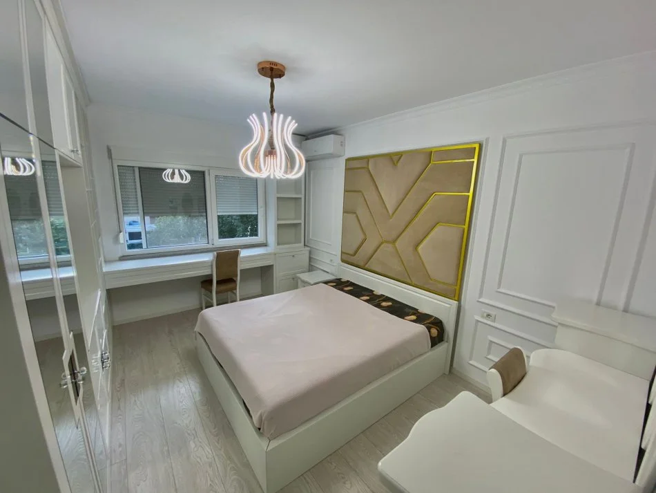 Tirane, jepet me qera apartament 3+1+Aneks+Ballkon , 139 m² 1.500 € (Ambasada amerikane)