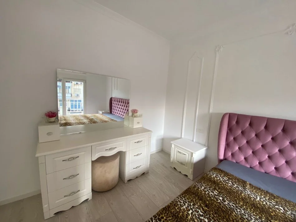 Tirane, jepet me qera apartament 3+1+Aneks+Ballkon , 139 m² 1.500 € (Ambasada amerikane)