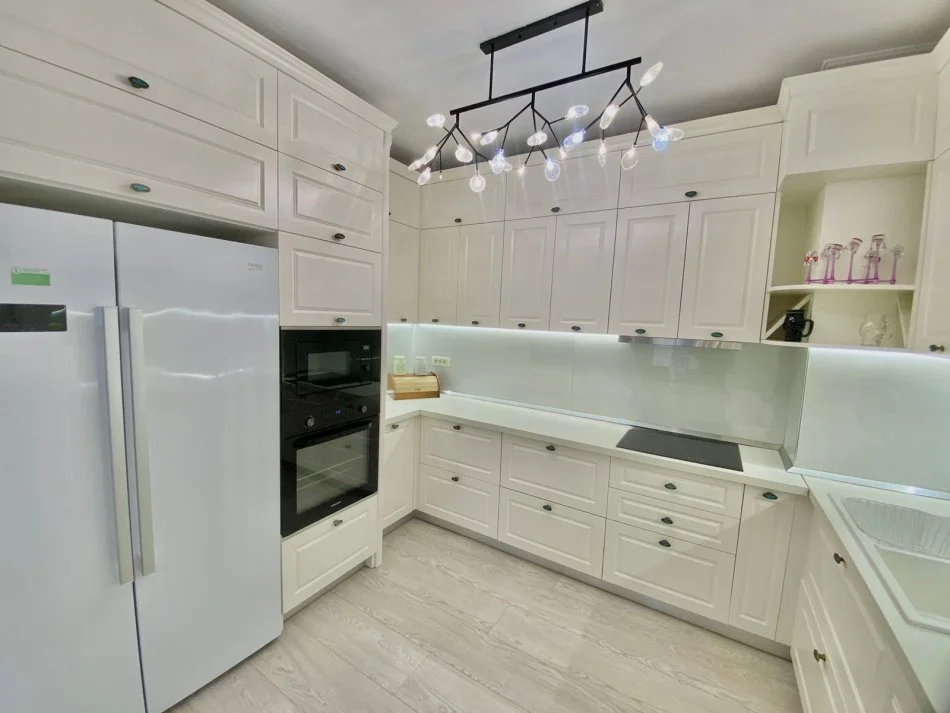 Tirane, jepet me qera apartament 3+1+Aneks+Ballkon , 139 m² 1.500 € (Ambasada amerikane)