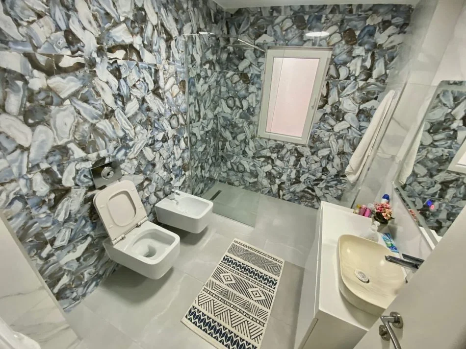Tirane, jepet me qera apartament 3+1+Aneks+Ballkon , 139 m² 1.500 € (Ambasada amerikane)