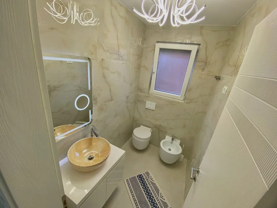 Tirane, jepet me qera apartament 3+1+Aneks+Ballkon , 139 m² 1.500 € (Ambasada amerikane)