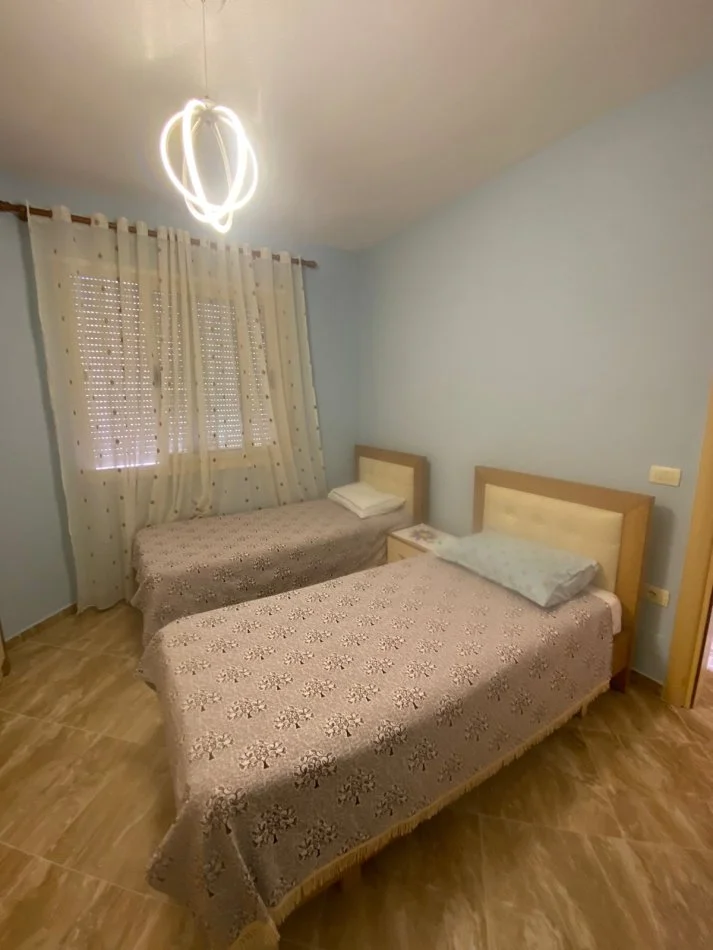Vlore, jepet me qera apartament 2+1+Ballkon Kati 6, 100 m² 400 € (lungomare)