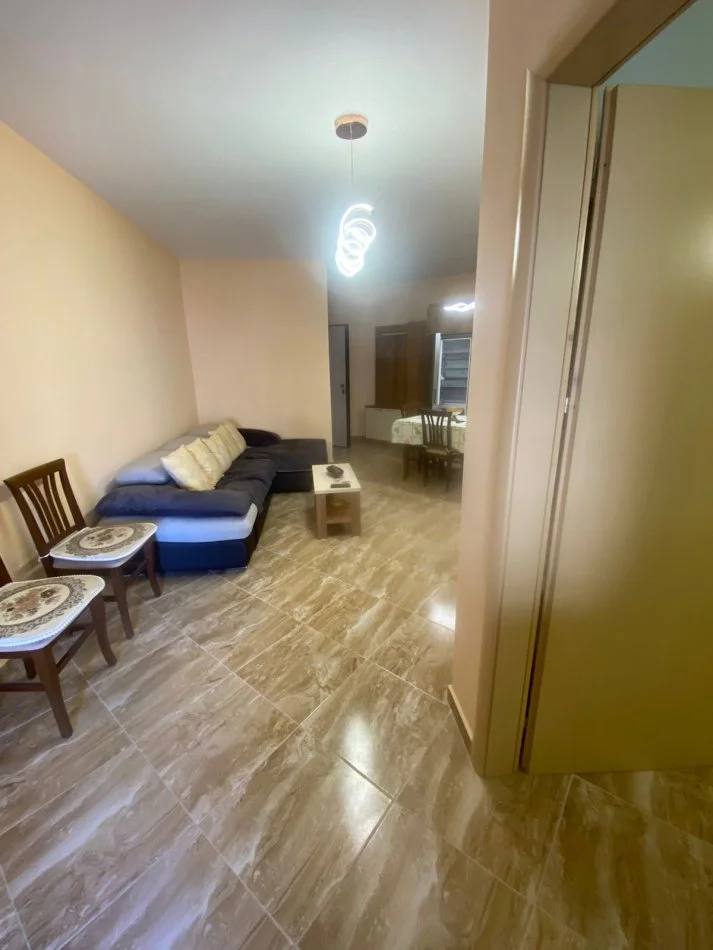 Vlore, jepet me qera apartament 2+1+Ballkon Kati 6, 100 m² 400 € (lungomare)