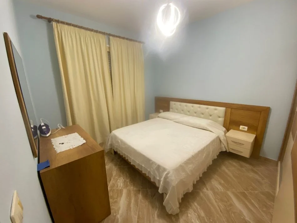 Vlore, jepet me qera apartament 2+1+Ballkon Kati 6, 100 m² 400 € (lungomare)