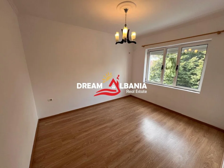 Tirane, jepet me qera apartament 2+1 , 70 m² 500 € (ne Myslym Shyr, prane Gjykates se Shkalles se Pare)