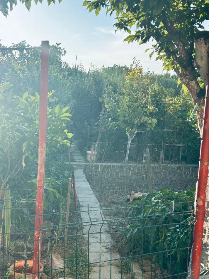 Durres, jepet me qera Vile 3+1+Ballkon Kati 2, 146 m² 400 € (Rruga e Teqes, Arapaj .Durres)