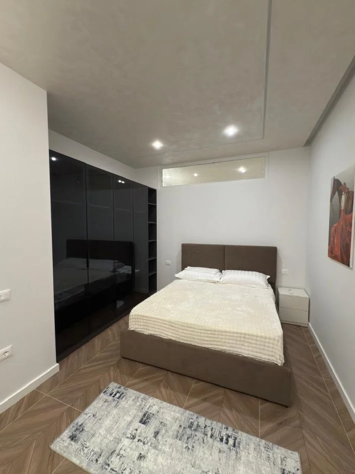 Durres, jepet me qera apartament 2+1+Ballkon , 95 m² 1.100 € (27 kateshi)