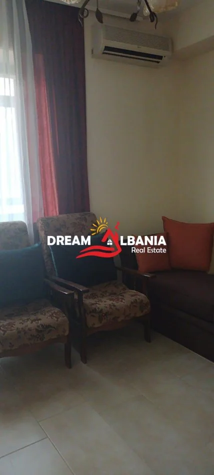 Tirane, jepet me qera apartament 1+1 , 60 m² 450 € (ne rrugen e Dibres, prane Medresese)