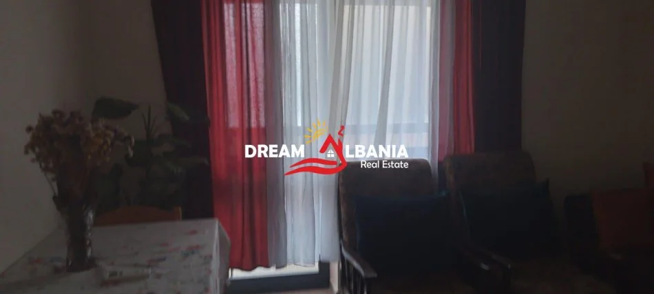 Tirane, jepet me qera apartament 1+1 , 60 m² 450 € (ne rrugen e Dibres, prane Medresese)