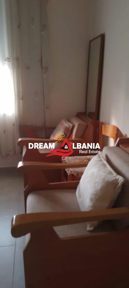 Tirane, jepet me qera apartament 1+1 , 60 m² 450 € (ne rrugen e Dibres, prane Medresese)