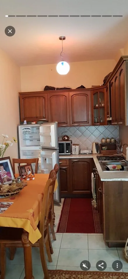Tirane, jepet me qera apartament 1+1+Ballkon Kati 8, 60 m² 450 € (bulevardi zhan dark)