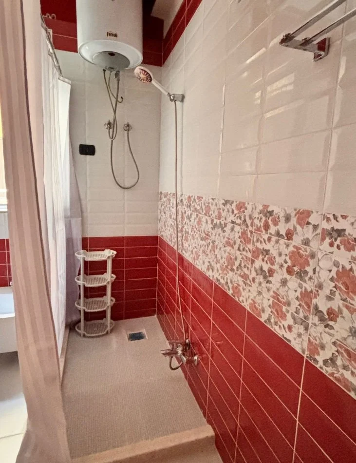 Tirane, jepet me qera Vile 2+1 Kati 2, 90 m² 550 € 