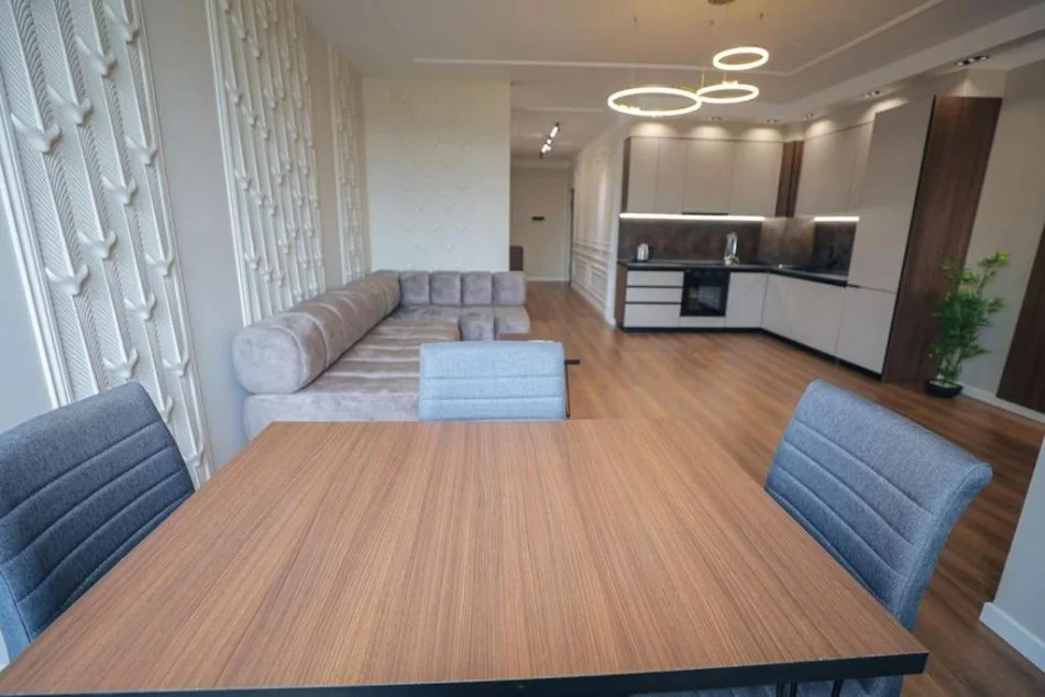 Tirane, shitet apartament 2+1+Ballkon Kati 7, 107 m² 320.000 € (Stadiumi Dinamo)
