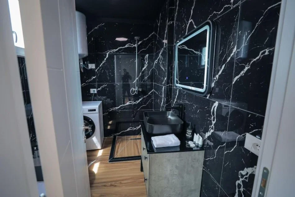 Tirane, shitet apartament 2+1+Ballkon Kati 7, 107 m² 320.000 € (Stadiumi Dinamo)