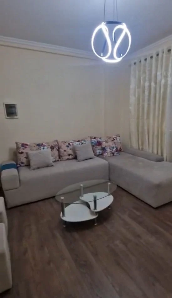 Tirane, jap me qera apartament 1+1+Ballkon Kati 1, 70 m² 450 € (Kodra Diellit, prane Big Market)