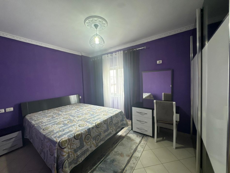 Tirane, jepet me qera apartament 1+1 Kati 4, 49 m² 400 € (kombinat)