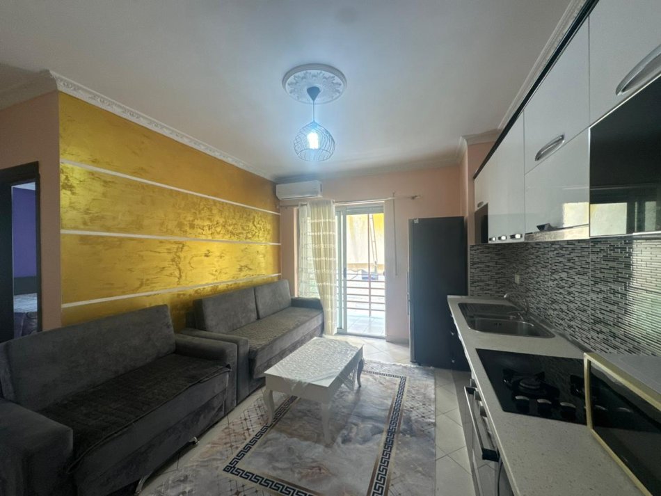 Tirane, jepet me qera apartament 1+1 Kati 4, 49 m² 400 € (kombinat)