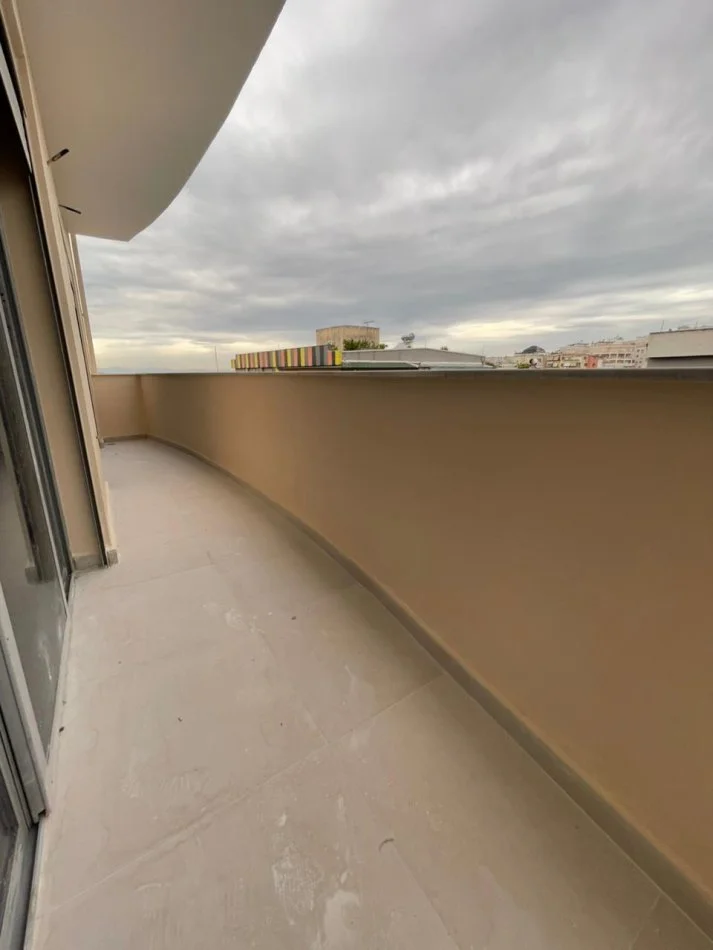 Tirane, shitet apartament 2+1+Ballkon Kati 7, 101 m² 130.000 € (Fresku)