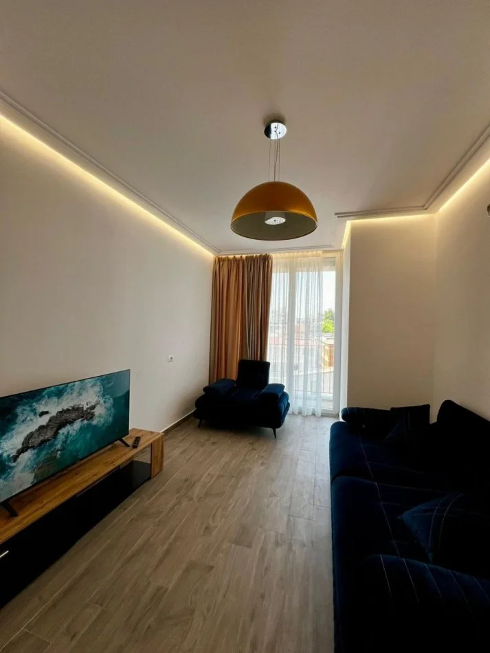 Tirane, jepet me qera apartament 2+1+Ballkon Kati 4, 102 m² 1.000 € (RRUGA RIZA CEROVA)