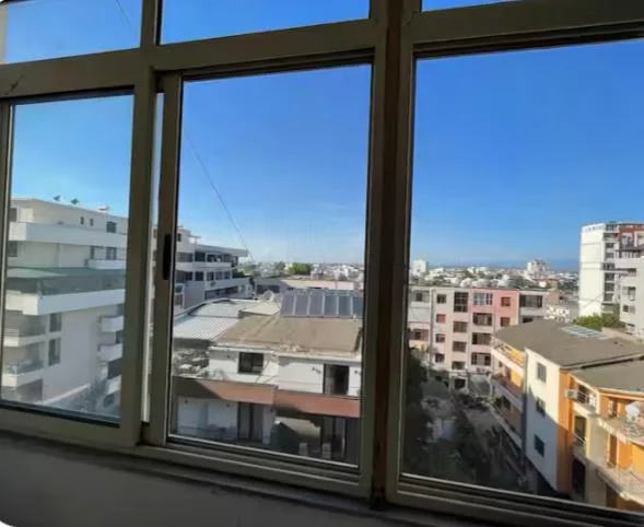 Durres, jepet me qera apartament 1+1+Ballkon Kati 5, 300 € (Plazh)