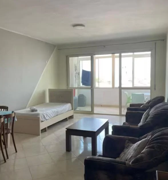Durres, jepet me qera apartament 1+1+Ballkon Kati 5, 300 € (Plazh)