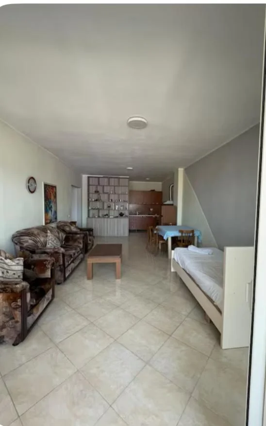 Durres, jepet me qera apartament 1+1+Ballkon Kati 5, 300 € (Plazh)