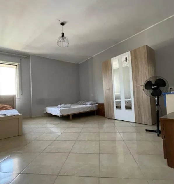 Durres, jepet me qera apartament 1+1+Ballkon Kati 5, 300 € (Plazh)