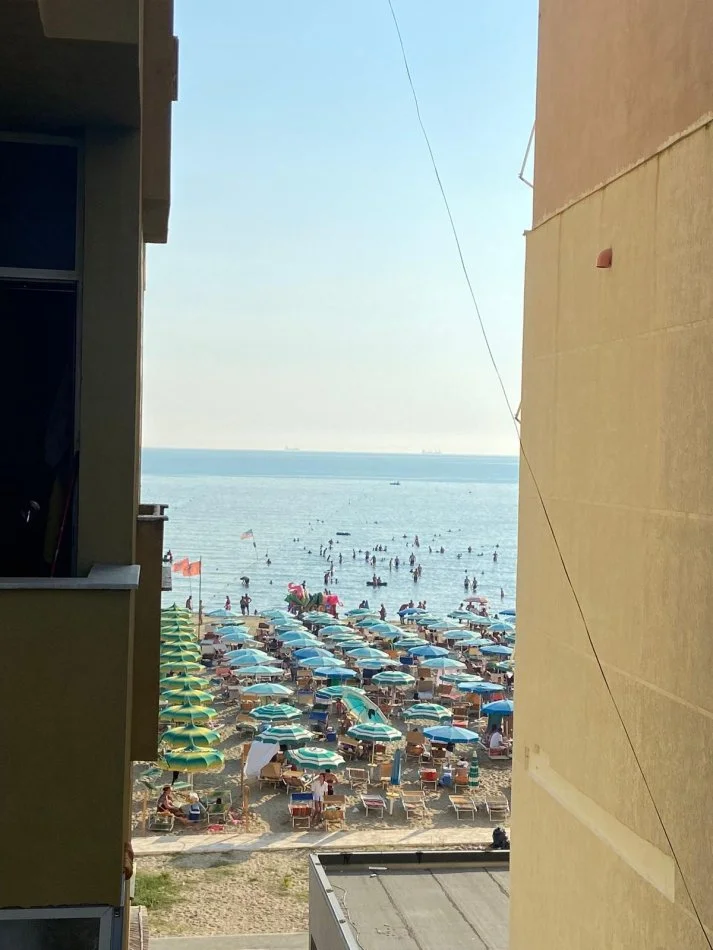 Durres, jepet me qera apartament ne plazh 1+1+Ballkon , (plazh)