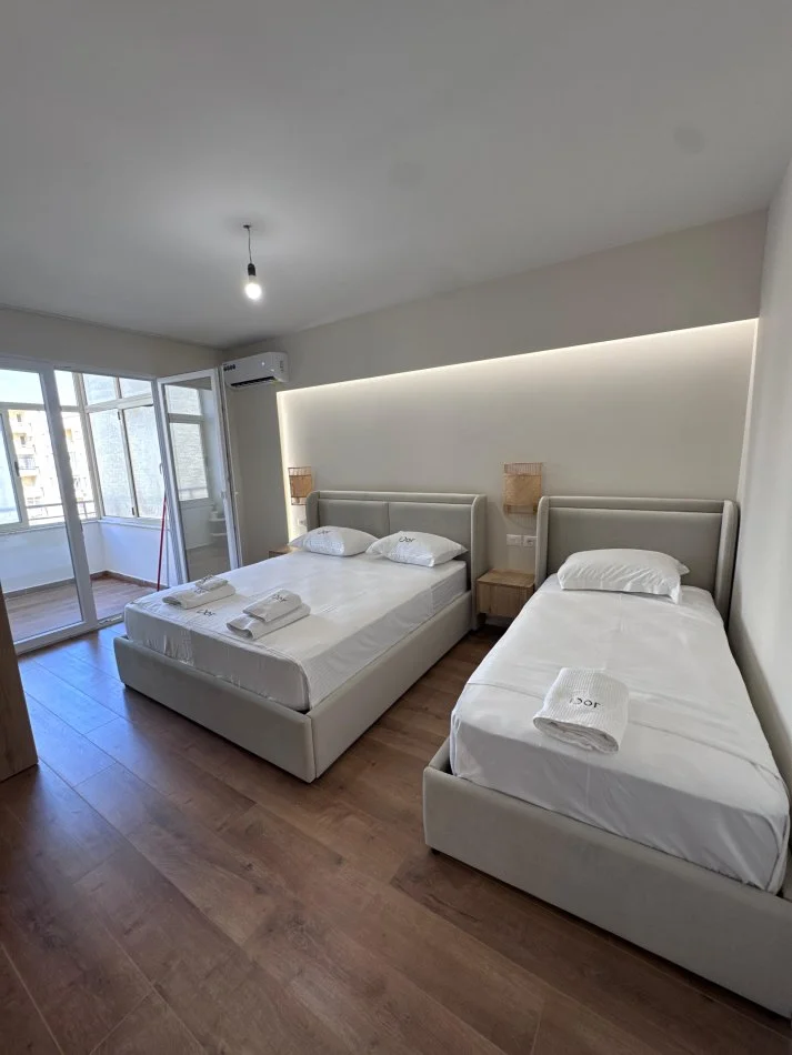 Durres, jepet me qera apartament ne plazh 1+1+Ballkon , 450 € (plazh)