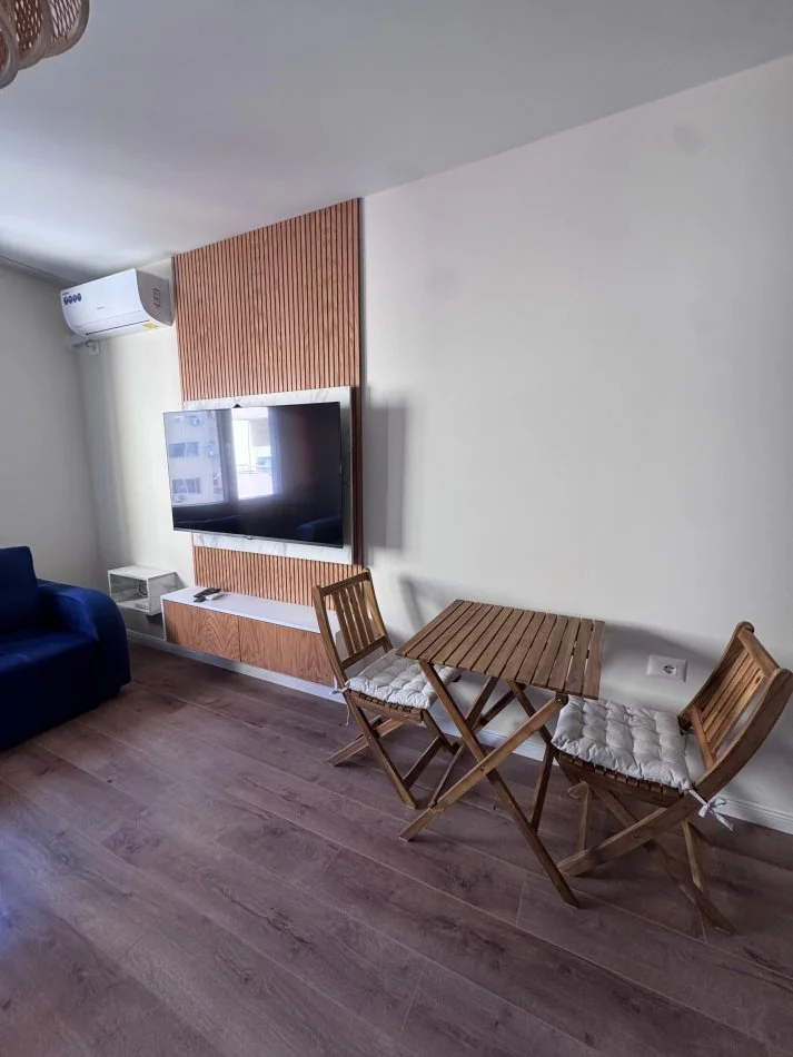 Durres, jepet me qera apartament ne plazh 1+1+Ballkon , 450 € (plazh)