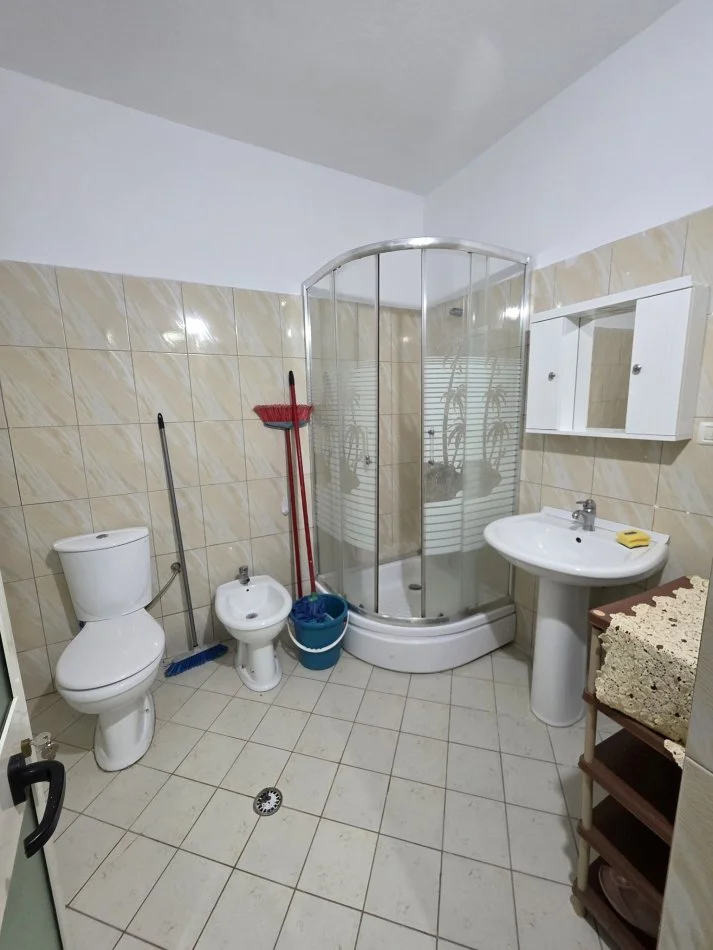 Durres, jepet me qera apartament ne plazh 1+1+Ballkon , 350 € (plazh)